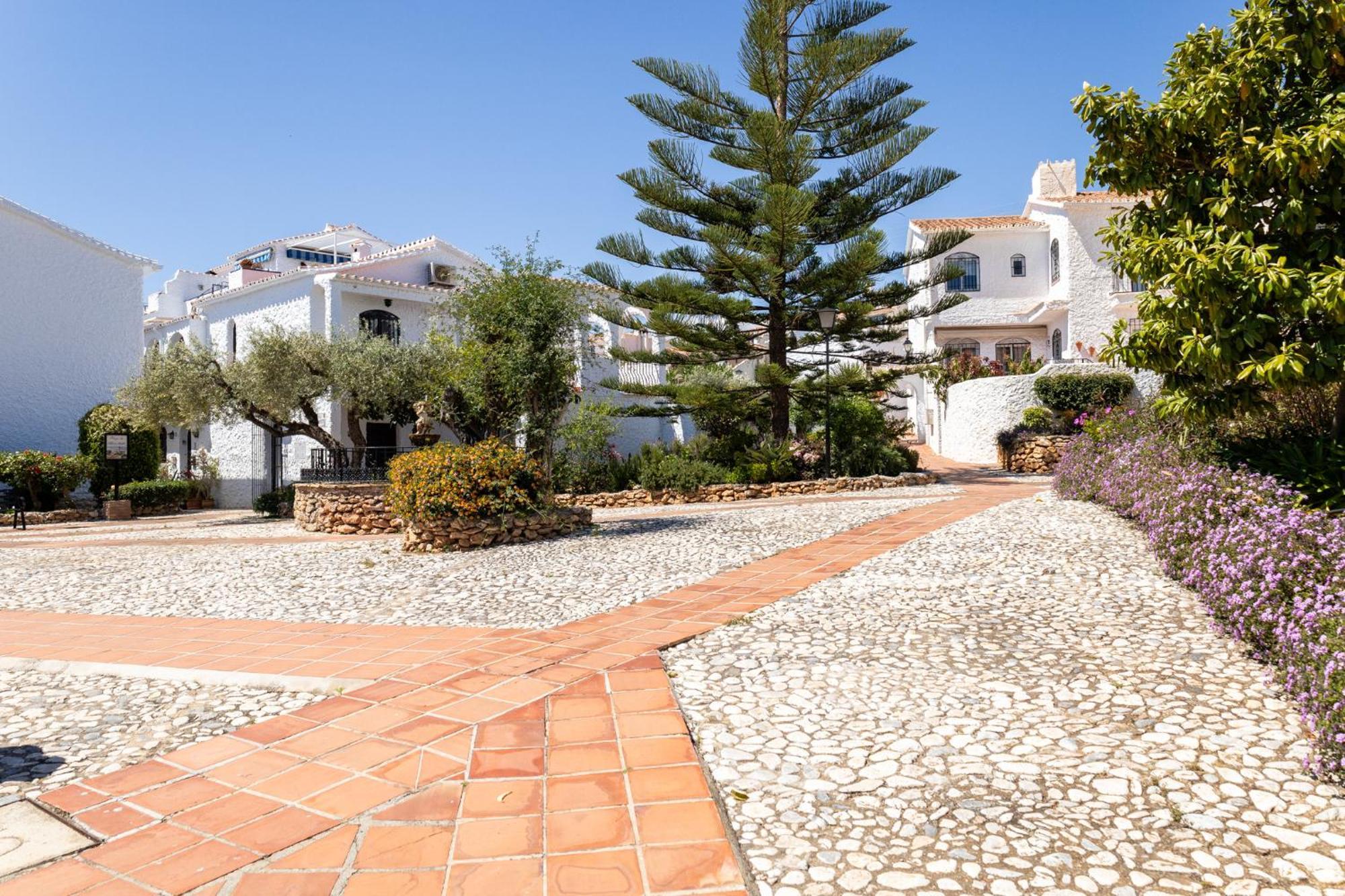 Capistrano Village, 1 Bedroom + Free Wi-Fi Nerja Exterior photo
